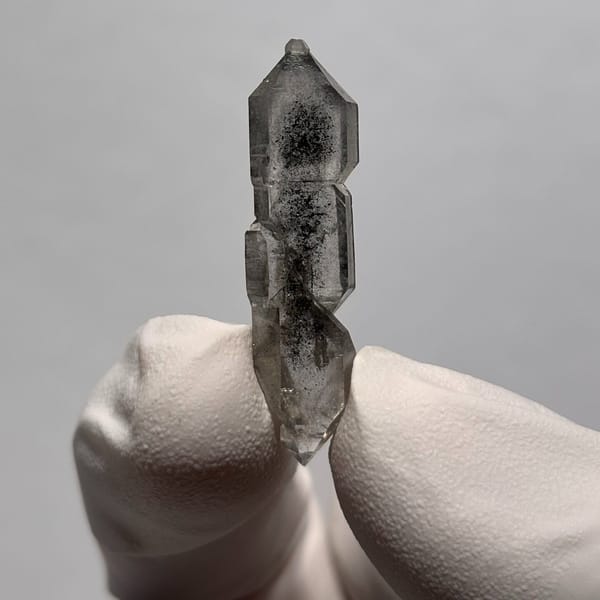 DT Yunnan quartz AA — complete view