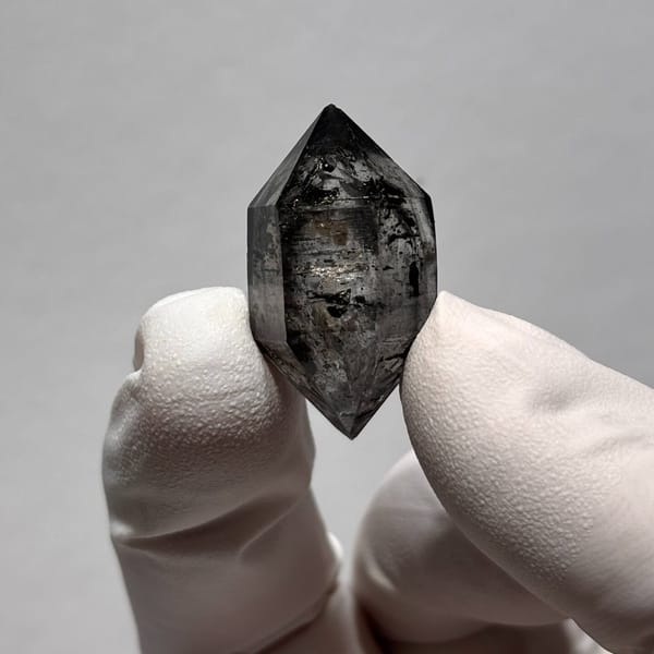 DT Yunnan quartz AD — complete view