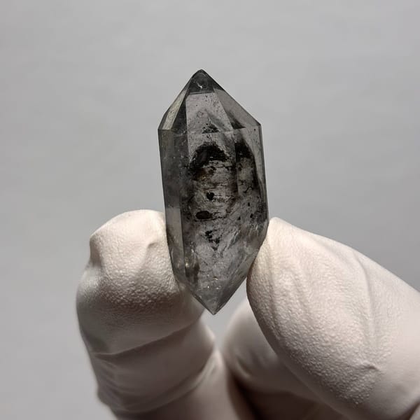 DT Yunnan quartz AH — complete view