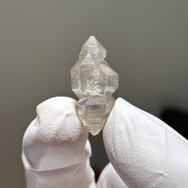 DT Yunnan quartz AI — detail view