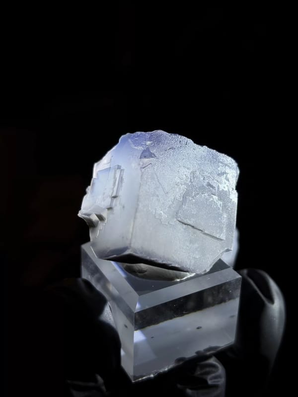Complete reverse and side face of the blue fluorite crystal