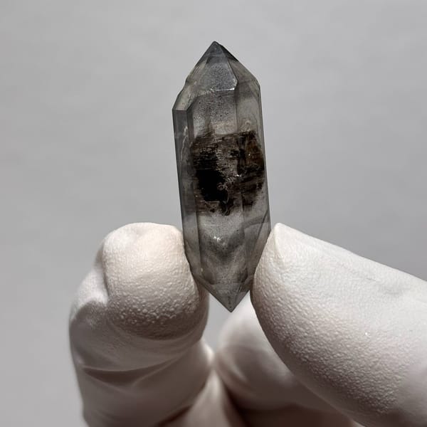 DT Yunnan quartz AJ — detail view