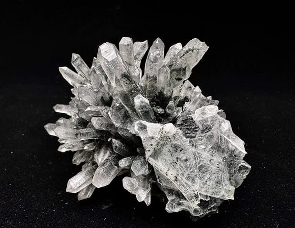 Complete alternate view showing the clear quartz fan and broad stepped crystal faces