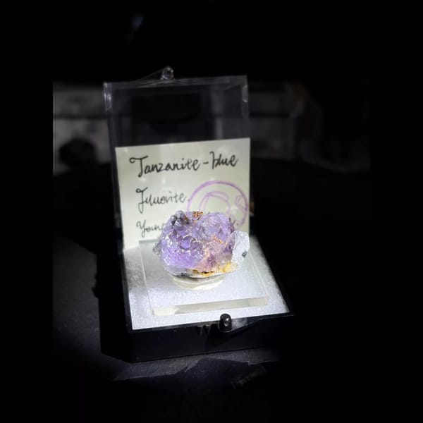 Blue-violet tanzanite fluorite — alternate view