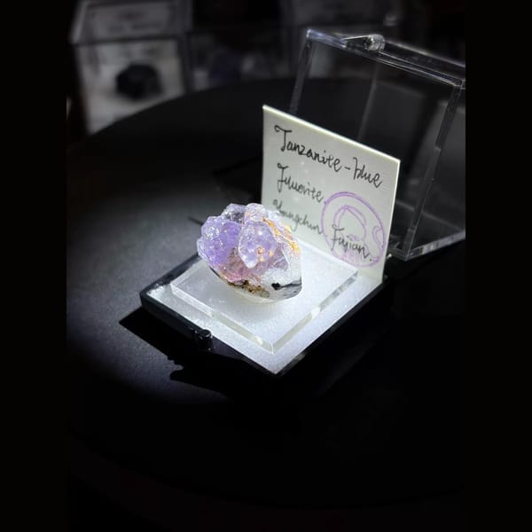 Blue-violet tanzanite fluorite — alternate view