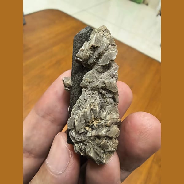 Dolomite with quartz — alternate view