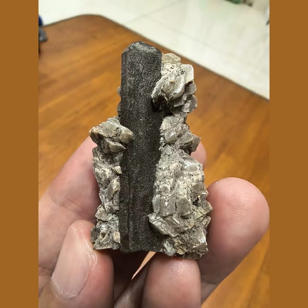 Dolomite with quartz — alternate view
