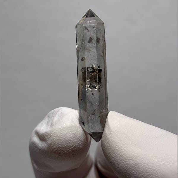 DT Yunnan quartz AM — detail view