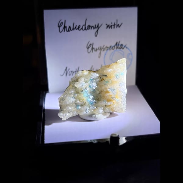 Chalcedony with blue-green chrysocolla — alternate view