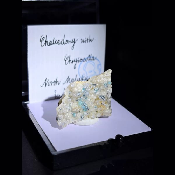 Chalcedony with blue-green chrysocolla — alternate view