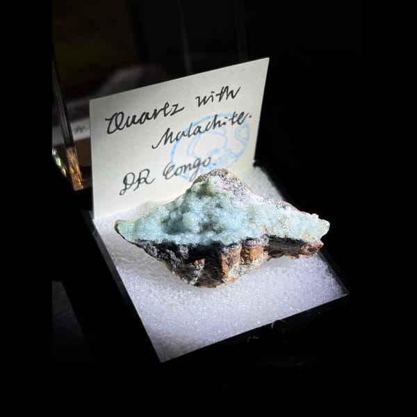 Mint quartz crust with malachite — alternate view