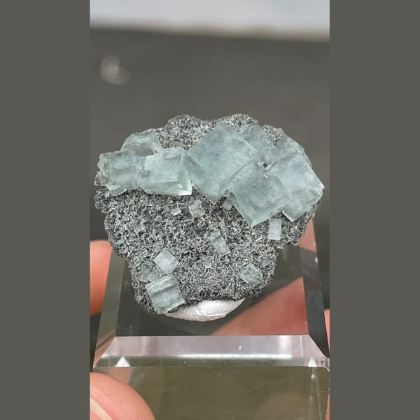 Glassy green fluorite from Hunan — complete view