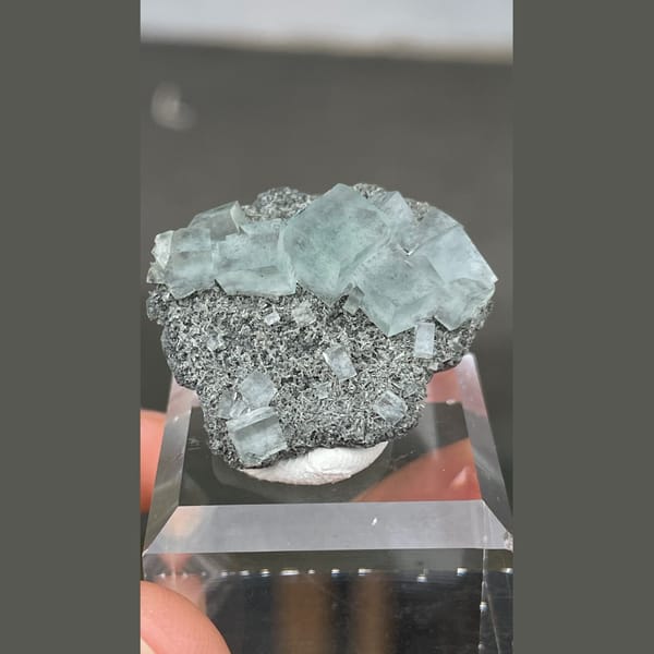 Glassy green fluorite from Hunan — alternate view