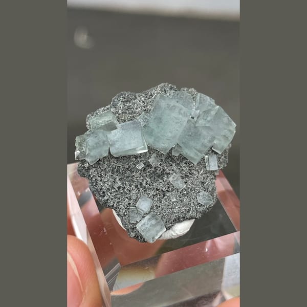 Glassy green fluorite from Hunan — alternate view