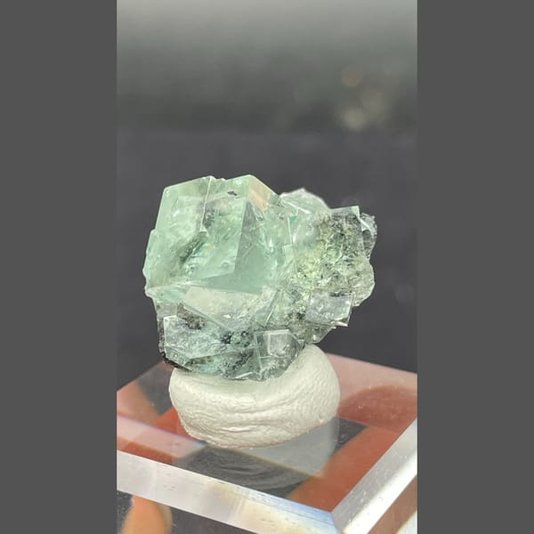 Glassy green blue seaweed fluorite from Hunan — alternate view
