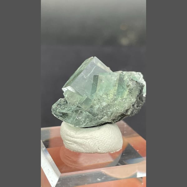 Glassy green blue seaweed fluorite from Hunan — alternate view