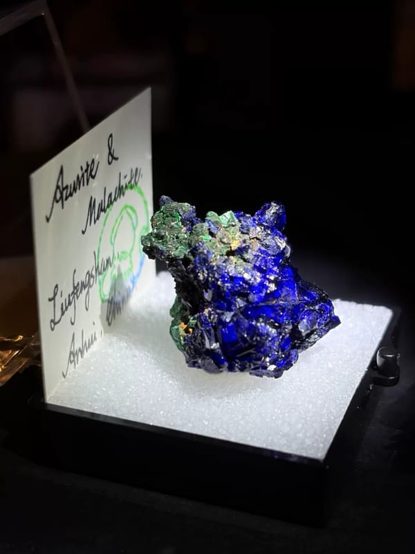 Side and reverse view of the exact Liufengshan copper-mineral specimen