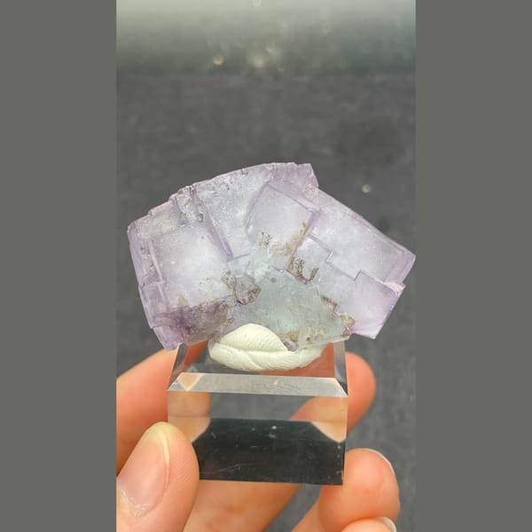 Blue-purple Yaogangxian fluorite — complete view
