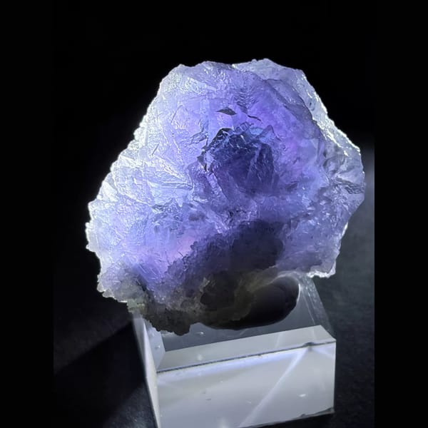 Blue-violet fluorite with white quartz — complete view