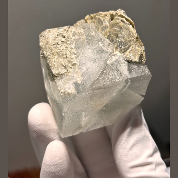 Xuebaoding fluorite with mica — alternate view