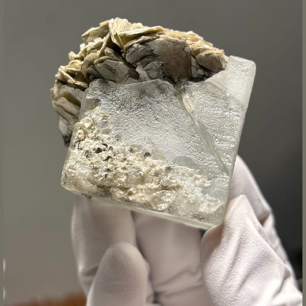 Xuebaoding fluorite with mica — detail view