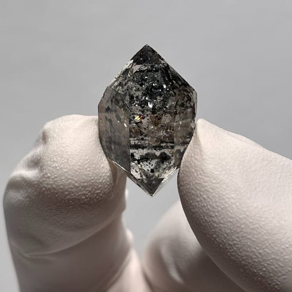 Dt quartz Yunnan 2.3 cm — complete view