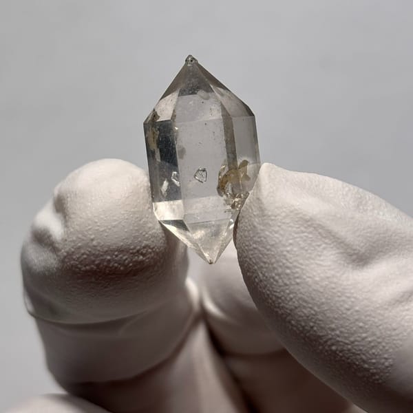 Dt with calcite Yunnan 2.3 cm — detail view