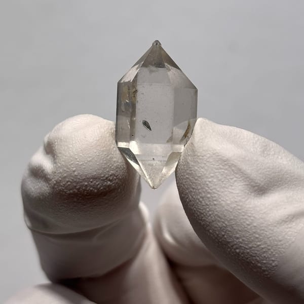 Dt with calcite Yunnan 2.3 cm — detail view