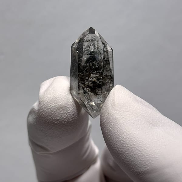 Dt quartz Yunnan 2.6 cm — complete view