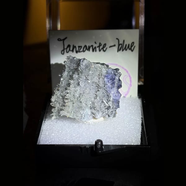 Tanzanite-blue fluorite with needle quartz — alternate view