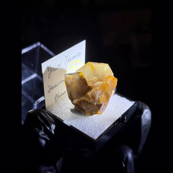 Honey-yellow fluorite cubes from Huairou — alternate view