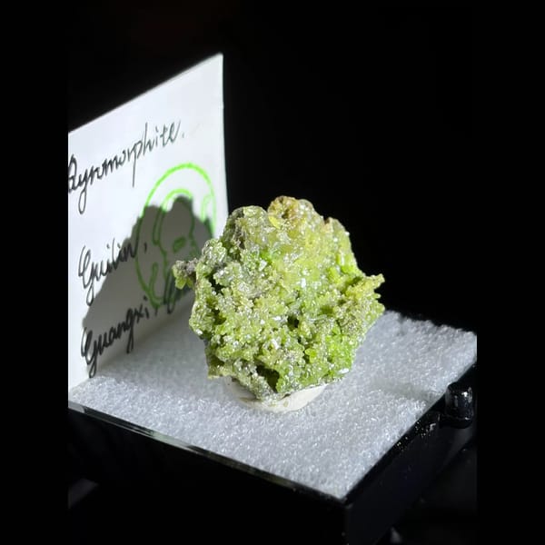 Olive-green pyromorphite from Guilin — detail view