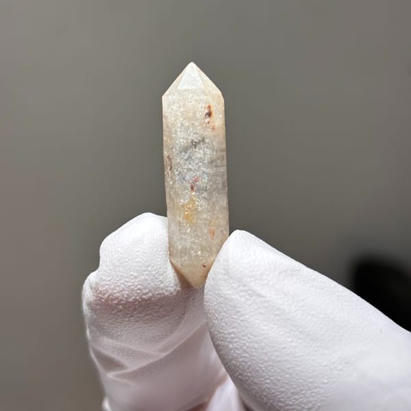 Dt with vug Yunnan 3.1 cm — complete view