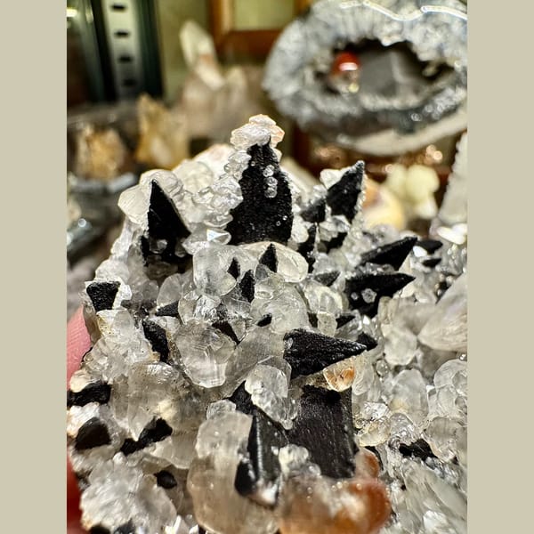 Goethite with Dogtooth Calcite Daye 9.0 cm — detail view
