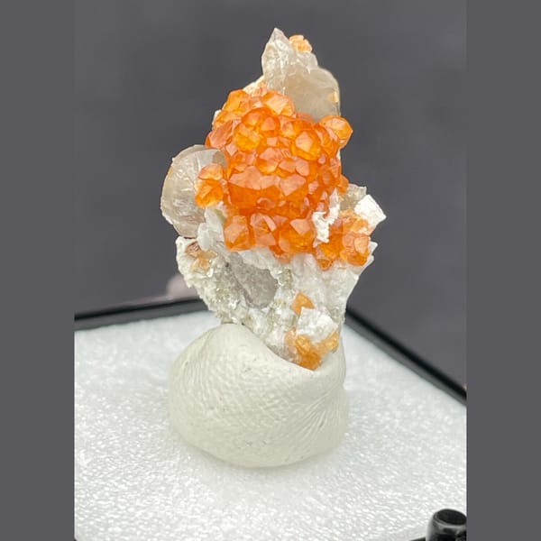 Fanta-orange garnet with quartz from Fujian — alternate view