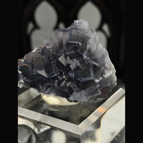 Black porcelain blue fluorite from Weishan — detail view