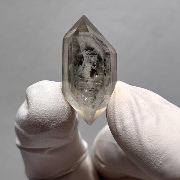 Dt quartz Yunnan 3.2 cm — complete view