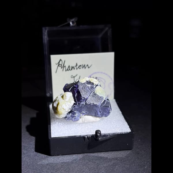Etched octahedral phantom fluorite from Yindu — detail view