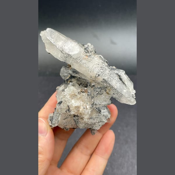Large old-stock quartz cluster from Hubei — complete view