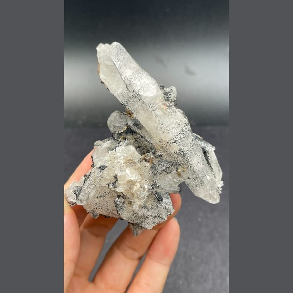 Large old-stock quartz cluster from Hubei — alternate view