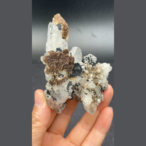 Large old-stock quartz cluster from Hubei — detail view