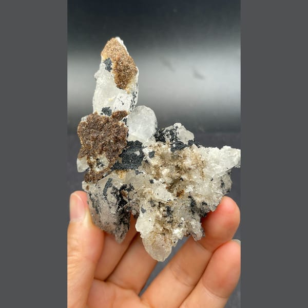 Large old-stock quartz cluster from Hubei — detail view
