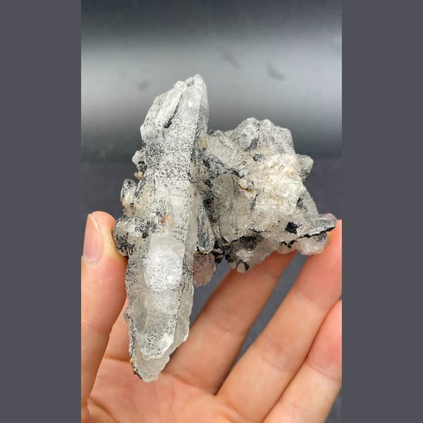 Large old-stock quartz cluster from Hubei — detail view
