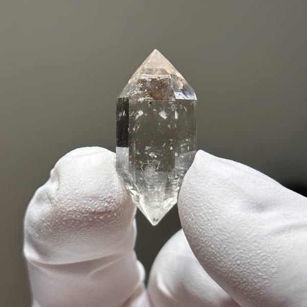Dt quartz Yunnan 2.9 cm — complete view