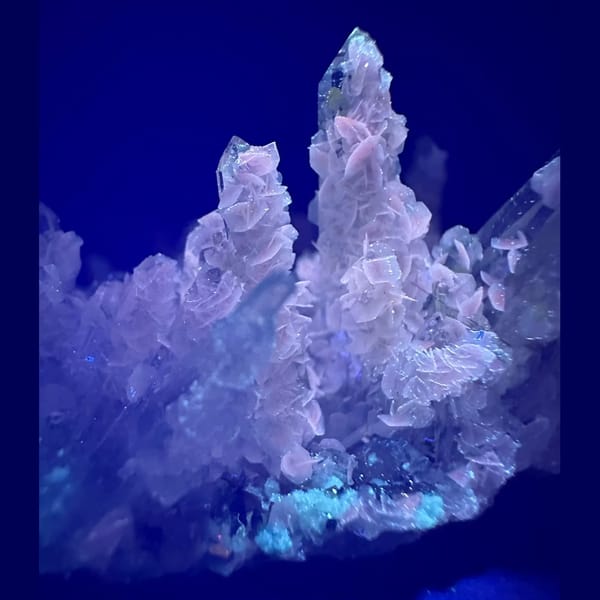 Quartz Cluster with Petal Calcite and Scheelite Yaogangxian 11.1 cm — complete view