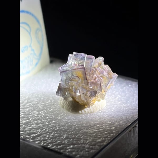 Pale blue-violet fluorite from Suzhou — complete view