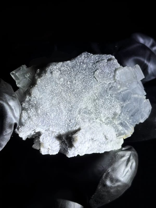 Complete reverse profile showing the fluorite cluster and natural matrix