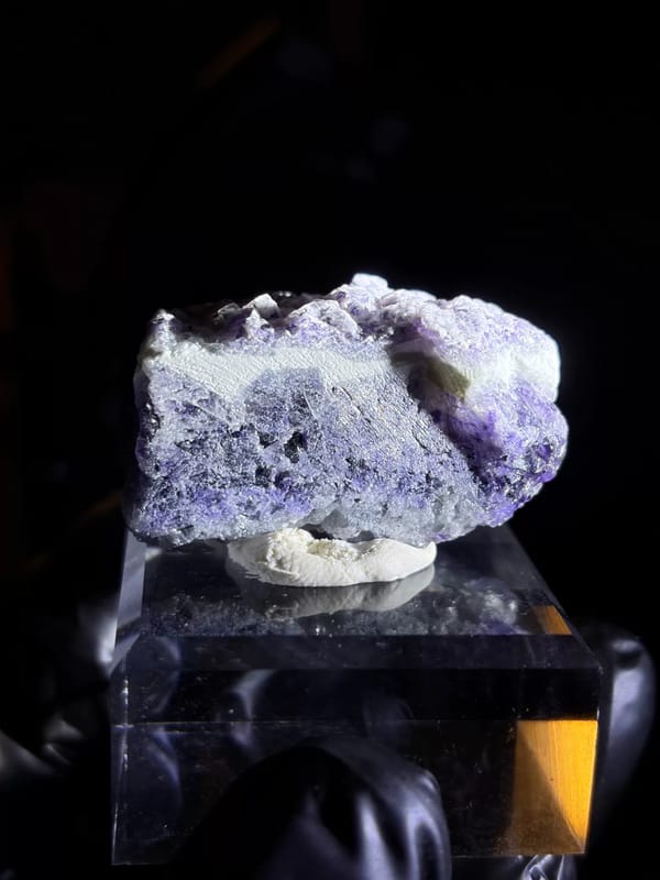 Complete reverse and base view of the exact mineral