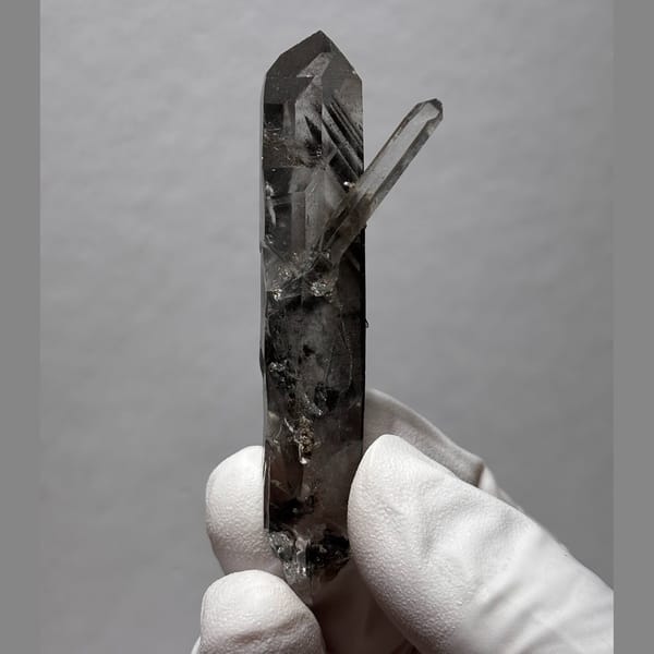 Jinkouhe quartz point 7.2 cm — complete view