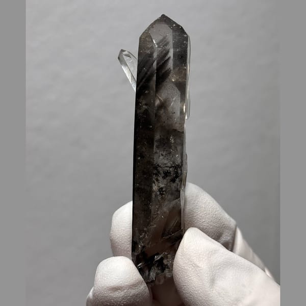 Jinkouhe quartz point 7.2 cm — alternate view